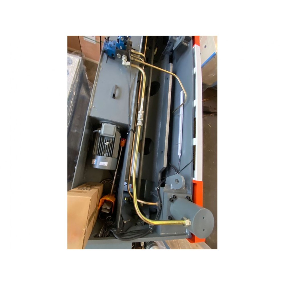 Гідравлічні гільйотинні ножиці DURMARK QC11K-6X2500 Гідравлічні гільйотинні ножиці DURMARK QC11K-6X2500