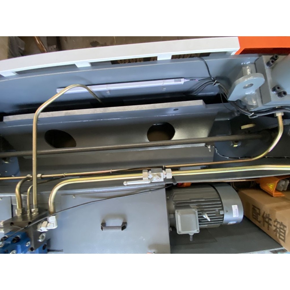 Гідравлічні гільйотинні ножиці DURMARK QC11K-6X2500 Гідравлічні гільйотинні ножиці DURMARK QC11K-6X2500