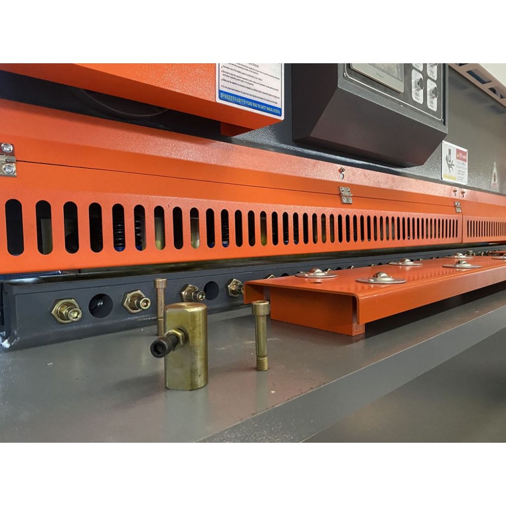 Гідравлічні гільйотинні ножиці DURMARK QC11K-6X2500 Гідравлічні гільйотинні ножиці DURMARK QC11K-6X2500