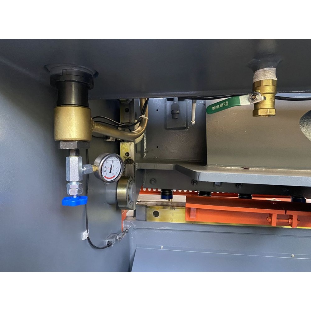 Гідравлічні гільйотинні ножиці DURMARK QC11K-6X2500 Гідравлічні гільйотинні ножиці DURMARK QC11K-6X2500