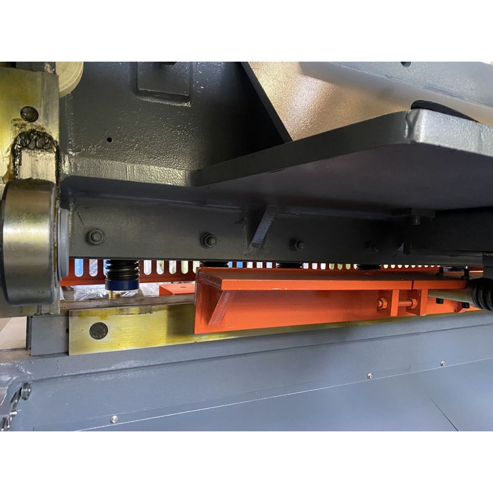 Гідравлічні гільйотинні ножиці DURMARK QC11K-6X2500 Гідравлічні гільйотинні ножиці DURMARK QC11K-6X2500