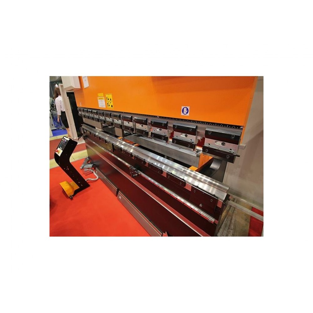 Гідравлічний листозгинальний прес з ЧПК VARTEK 2600x135 Advance Form Гідравлічний листозгинальний прес з ЧПК VARTEK 2600x135 Advance Form