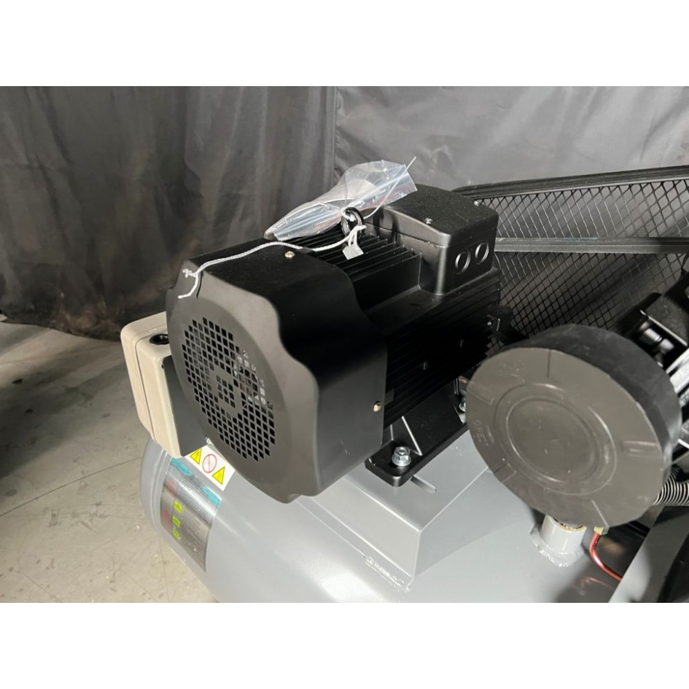 Поршневий компресор Mast TB90/300L 400V Поршневий компресор Mast TB90/300L 400V