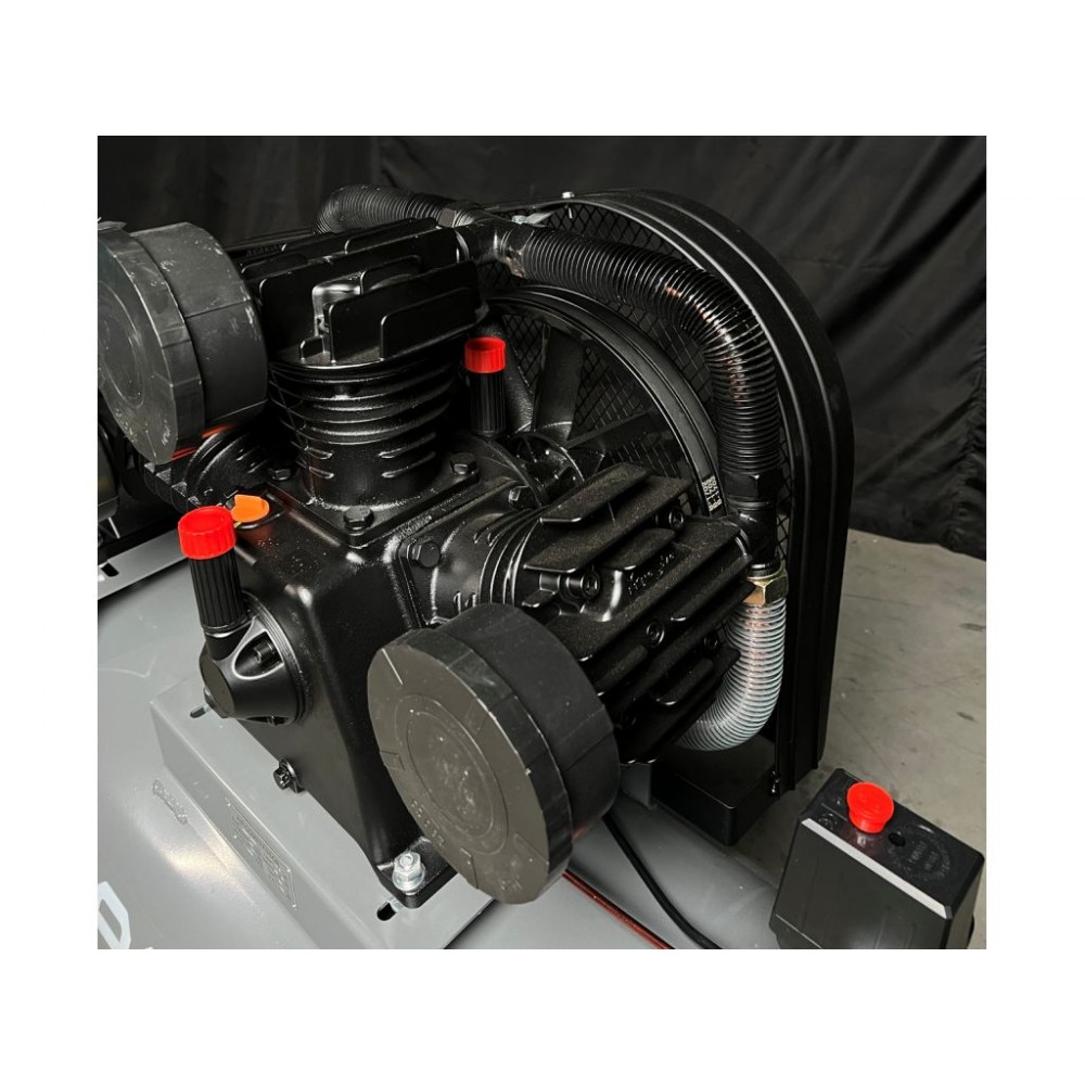 Поршневий компресор Mast TB90/300L 400V Поршневий компресор Mast TB90/300L 400V