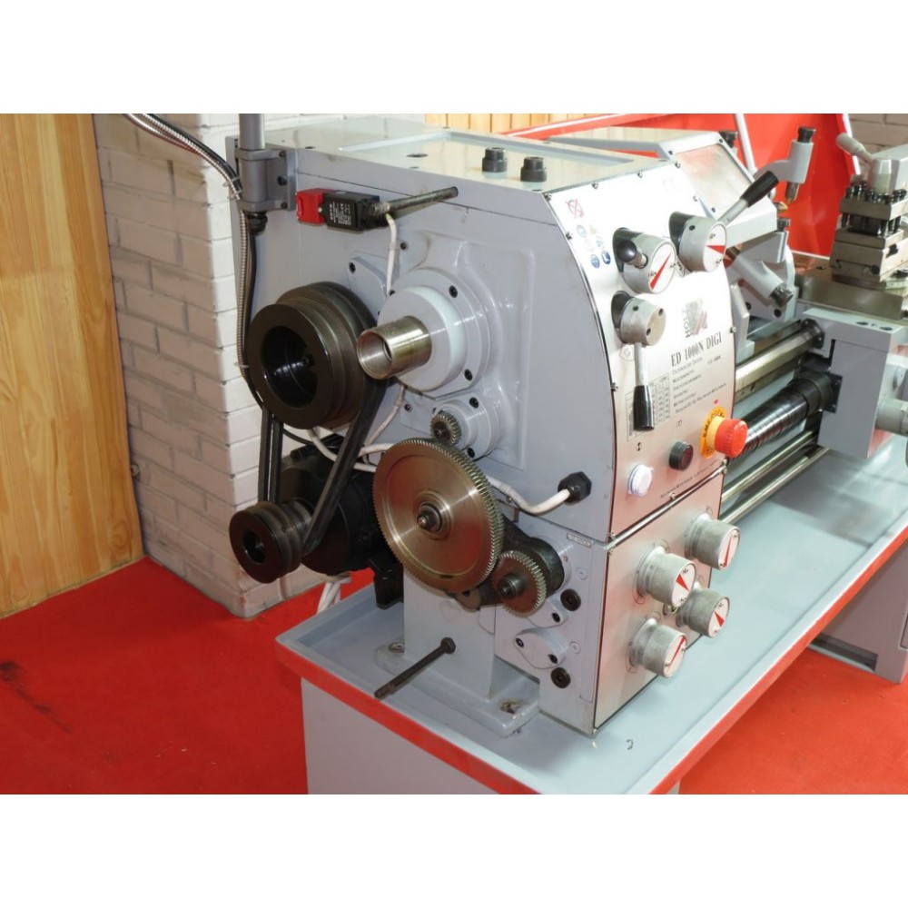 Токарно-гвинторізний верстат Holzmann ED 1000NDIG Токарно-гвинторізний верстат Holzmann ED 1000NDIG