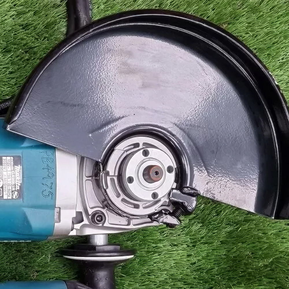 Гайка з фланцем MAKITA, для всіх моделей кутових шліфмашин з діаметром диска 180 / 230 мм 224485-8 Гайка з фланцем MAKITA, для всіх моделей кутових шліфмашин з діаметром диска 180 / 230 мм 224485-8