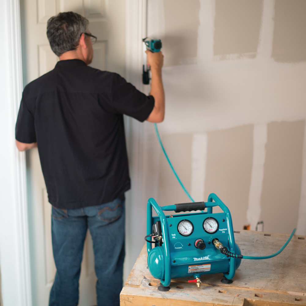 Акумуляторний компресор високого тиску Makita XGT AC001GZ (каркас) Акумуляторний компресор високого тиску Makita XGT AC001GZ (каркас)