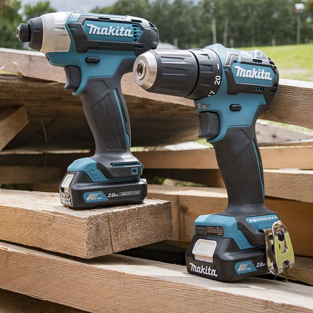 Набір акумуляторного інструменту Makita CXT 12VMax (DF333D,TD110D,DC10WD,BL1016x2,784244-7) Набір акумуляторного інструменту Makita CXT 12VMax (DF333D,TD110D,DC10WD,BL1016x2,784244-7)