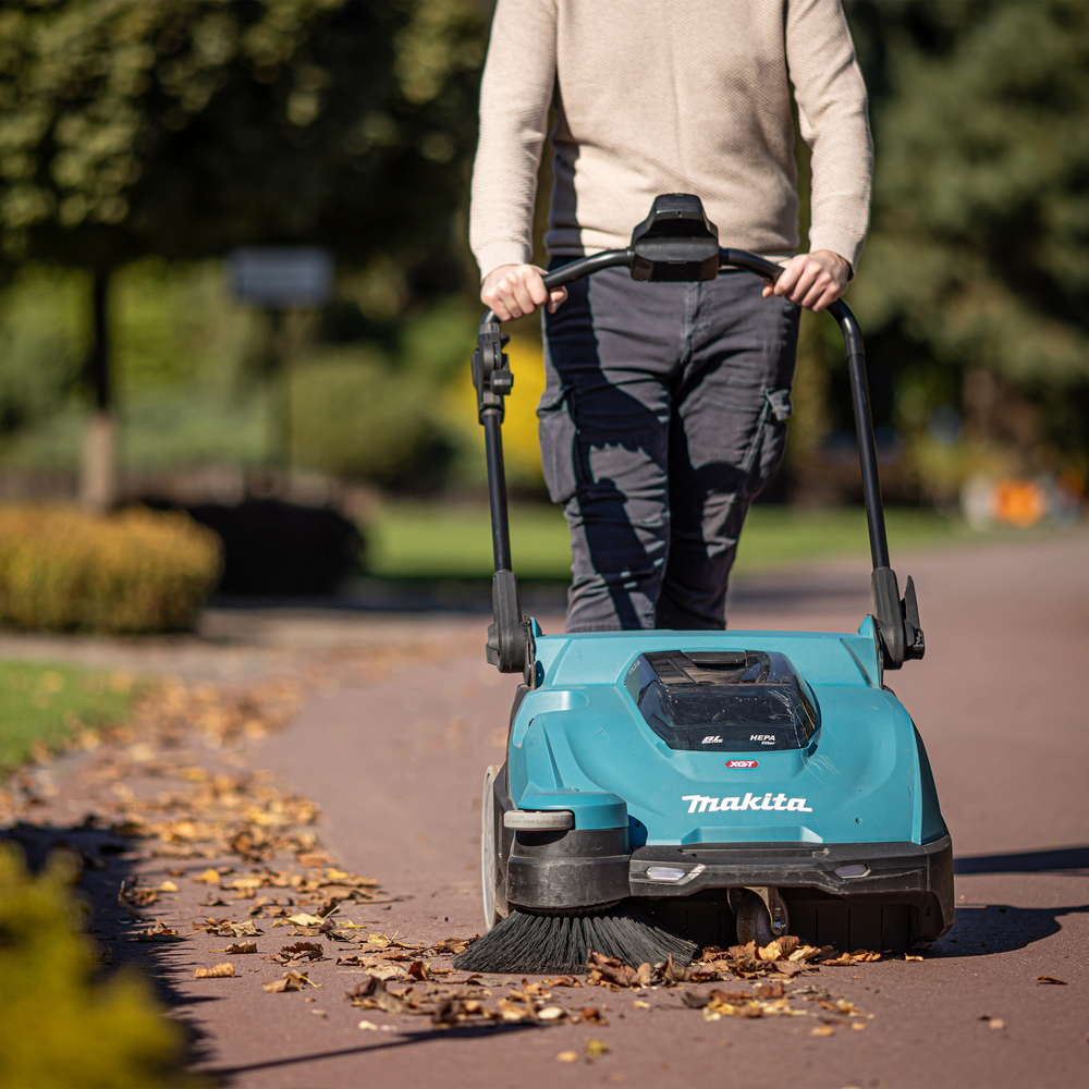 Акумуляторна підмітальна машина Makita XGT 40 V MAX VS001GZ Акумуляторна підмітальна машина Makita XGT 40 V MAX VS001GZ