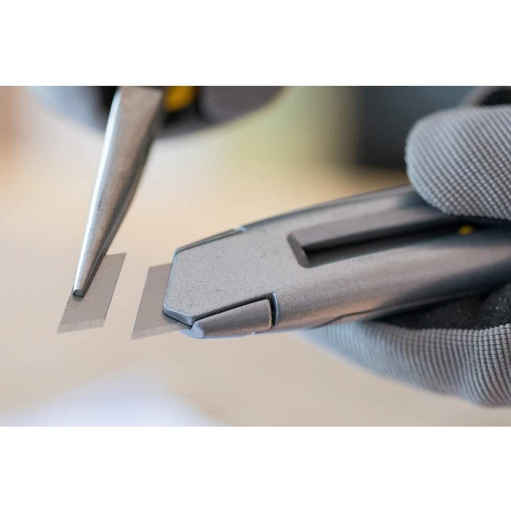 Ніж Interlock довжиною 165 мм з лезом шириною 18 мм з сегментами, що відламуються STANLEY 0-10-018 Ніж Interlock довжиною 165 мм з лезом шириною 18 мм з сегментами, що відламуються STANLEY 0-10-018