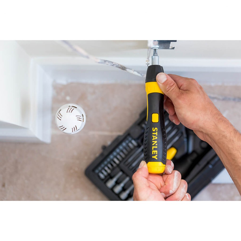 Бітотримач викруткового типу Pistol Grip Ratchet з храповим механізмом і набором з тридцяти семи біт STANLEY 0-63-038 Бітотримач викруткового типу Pistol Grip Ratchet з храповим механізмом і набором з тридцяти семи біт STANLEY 0-63-038