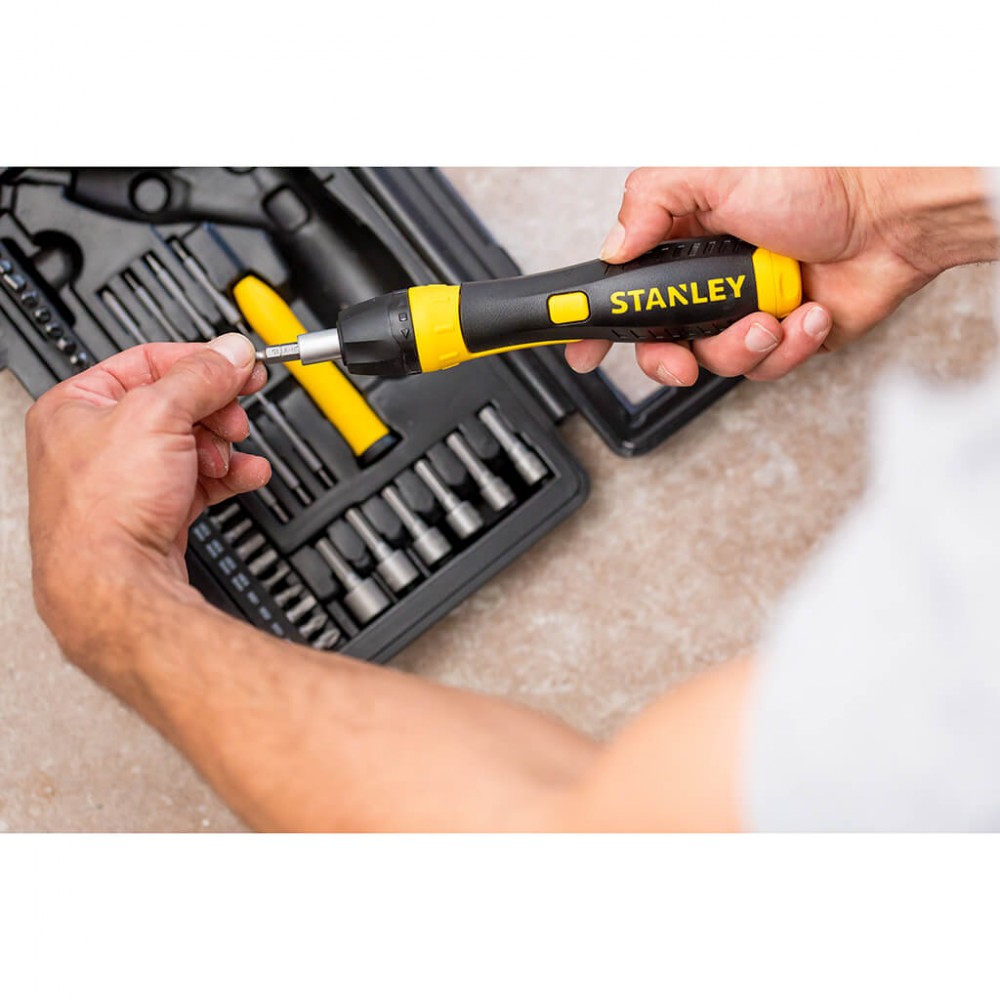 Бітотримач викруткового типу Pistol Grip Ratchet з храповим механізмом і набором з тридцяти семи біт STANLEY 0-63-038 Бітотримач викруткового типу Pistol Grip Ratchet з храповим механізмом і набором з тридцяти семи біт STANLEY 0-63-038