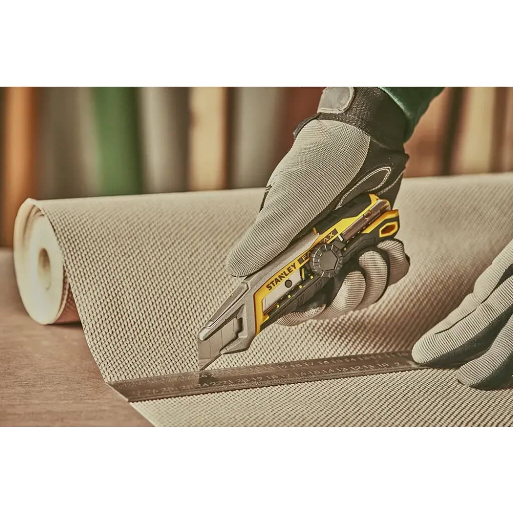 Ніж FatMax Integrated Snap Knife довжиною 165 мм з лезом шириною 18 мм з сегментами, що відламуються STANLEY FMHT10592-0 Ніж FatMax Integrated Snap Knife довжиною 165 мм з лезом шириною 18 мм з сегментами, що відламуються STANLEY FMHT10592-0