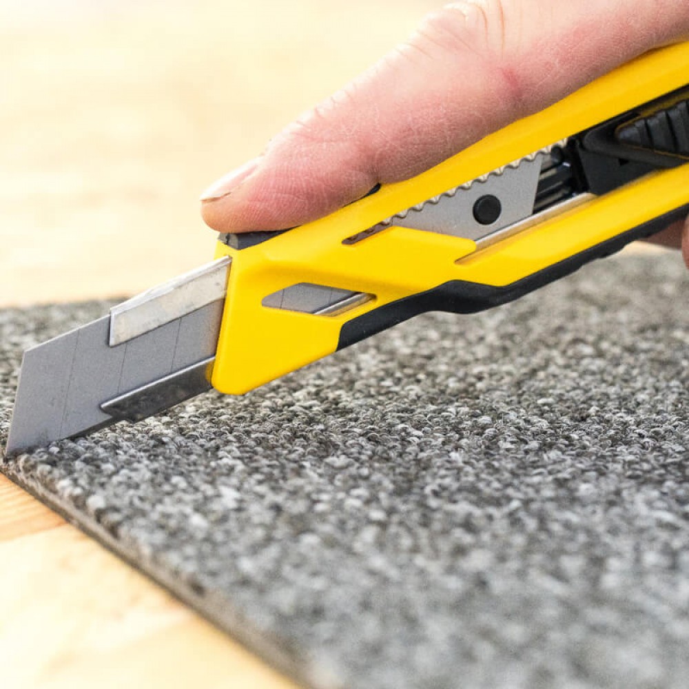 Ніж c висувним лезом шириною 18 мм, що фіксується STANLEY STHT10266-0 Ніж c висувним лезом шириною 18 мм, що фіксується STANLEY STHT10266-0