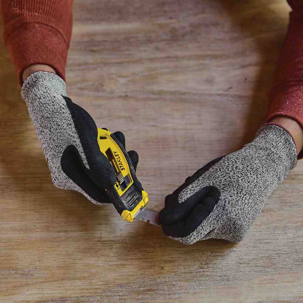 Ніж Control-Grip довжиною 132 мм з висувним лезом для оздоблювальних робіт STANLEY STHT10432-0 Ніж Control-Grip довжиною 132 мм з висувним лезом для оздоблювальних робіт STANLEY STHT10432-0