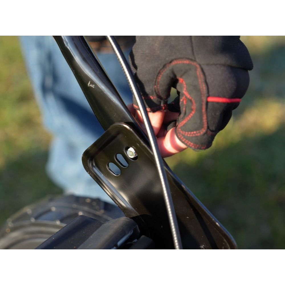 Газонокосарка бензинова YATO 2,1кВт, ширина різання: Ø= 41см, травозбірник- 40л Газонокосарка бензинова YATO 2,1кВт, ширина різання: Ø= 41см, травозбірник- 40л