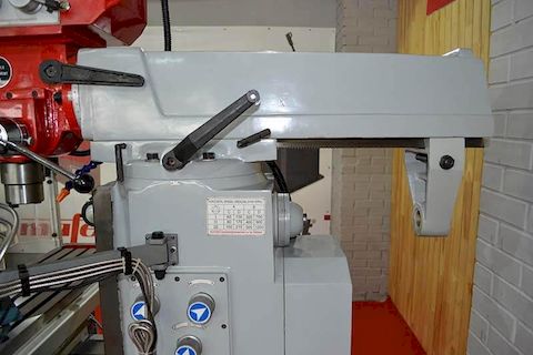 Фрезерний верстат Hozmann BF 600D 2630